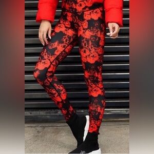 ALO Yoga Vapor Roses Red and Black Floral Leggings size Small
